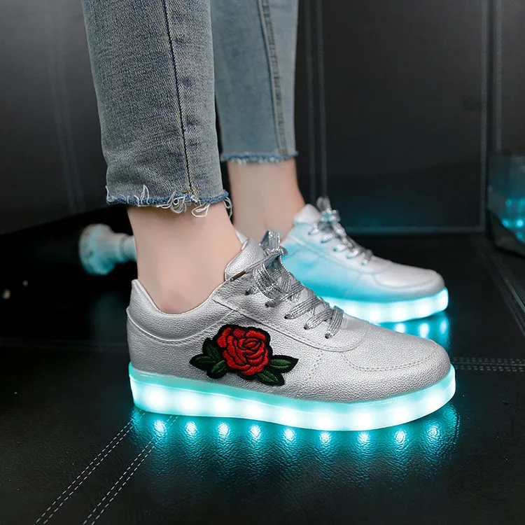 YPYUNA China style Rose Flower Glowing Sneakers New 30-44 Luminous Sneakers for Girls Boys Women Shoes with Light Led Shoes
YPYUNA China style Rose Flower Glowing Sneakers New 30-44 Luminous Sneakers for Girls Boys Women Shoes with Light Led Shoes