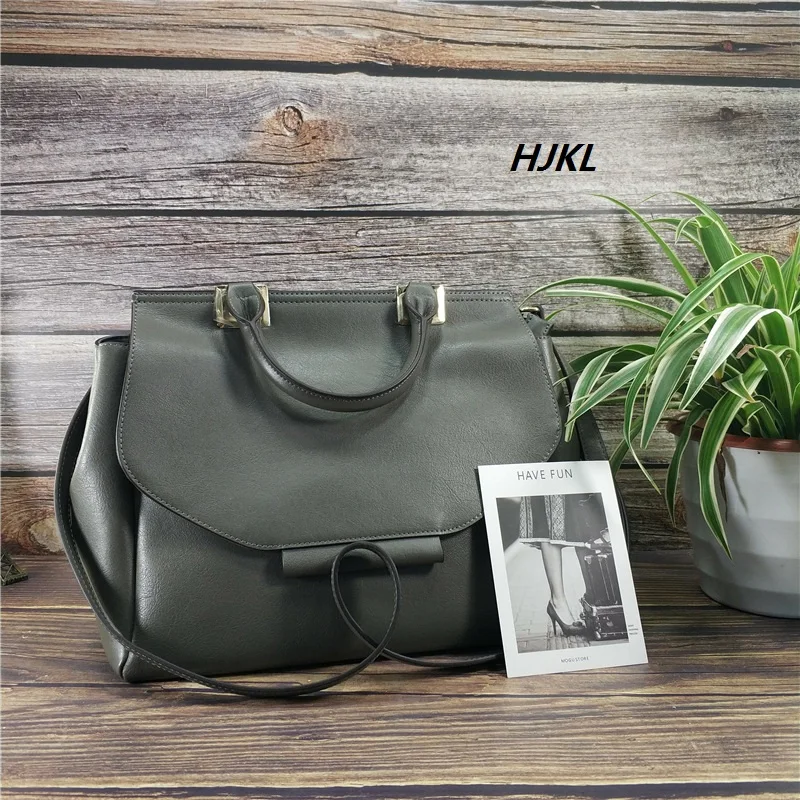 Bag female 2019 new real leather ladies shopping portable large capacity fashion tide female leather shoulder Messenger bag
Bag female 2019 new real leather ladies shopping portable large capacity fashion tide female leather shoulder Messenger bag