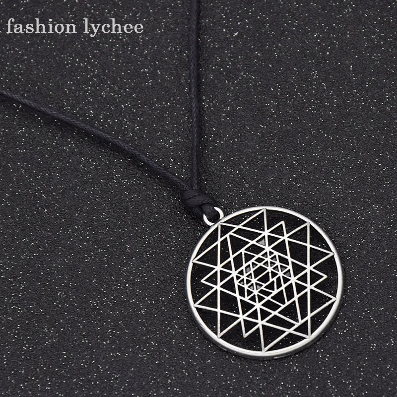 fashion lychee Gothic Punk Sri Yantra Flower Of Life Circle Pendant Necklace Round Shape Silver Color Rope Chain Men Jewelry
fashion lychee Gothic Punk Sri Yantra Flower Of Life Circle Pendant Necklace Round Shape Silver Color Rope Chain Men Jewelry