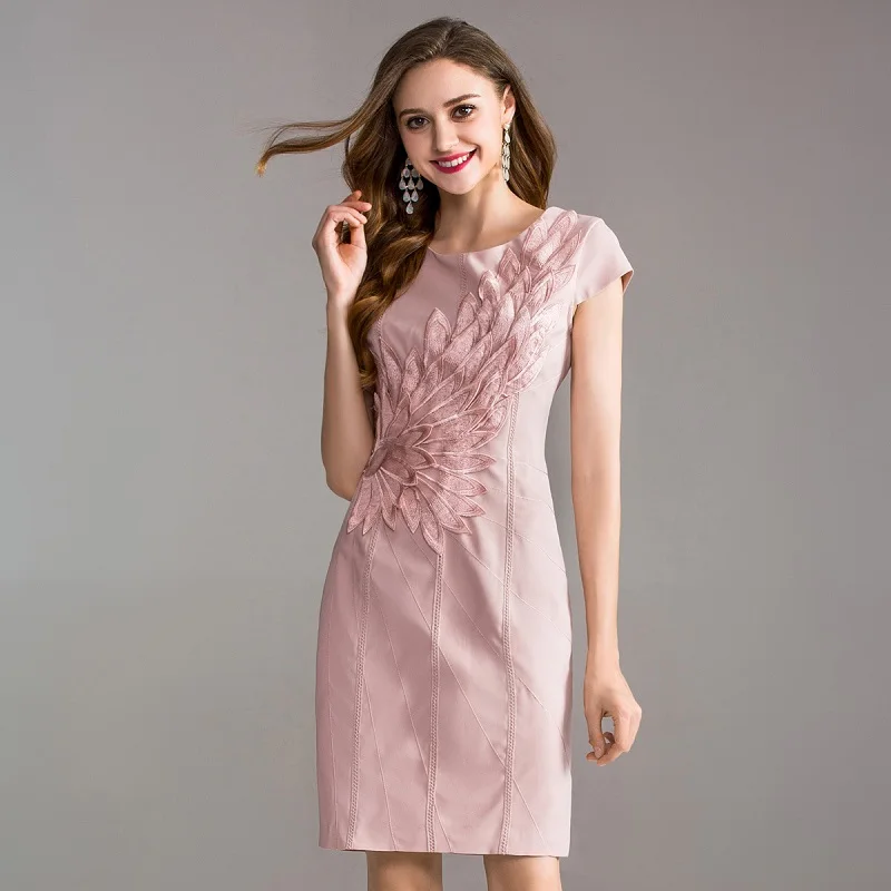 2018 Summer Sexy Party Evening Knee-Length Dress Women Big Floral Embroidery Short Sleeve Bodycon Slim Fitness Dress Moda Mujer
2018 Summer Sexy Party Evening Knee-Length Dress Women Big Floral Embroidery Short Sleeve Bodycon Slim Fitness Dress Moda Mujer