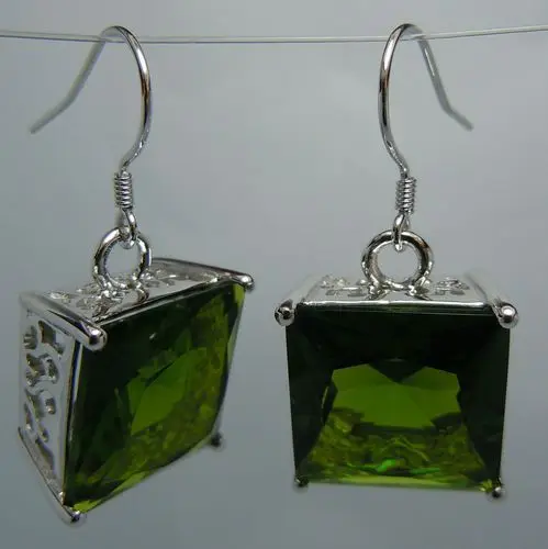 Free transport the world's bestselling carving hollow out square peridot 925 silver earrings
Free transport the world's bestselling carving hollow out square peridot 925 silver earrings