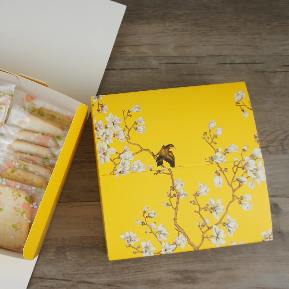 14.5*14.5*5cm 10pcs yellow brid on the tree Macaron Chocolate cookie Paper Box Christmas Birthday Party Gifts Packaging
14.5*14.5*5cm 10pcs yellow brid on the tree Macaron Chocolate cookie Paper Box Christmas Birthday Party Gifts Packaging
