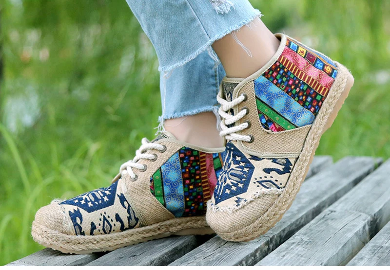 VTOTA Embroider Shoes Women Ankle Boots Flat Autumn Shoes 2017 Comfortable Lace-Up Old Beijing Cloth Shoes Flats Botas F23 3