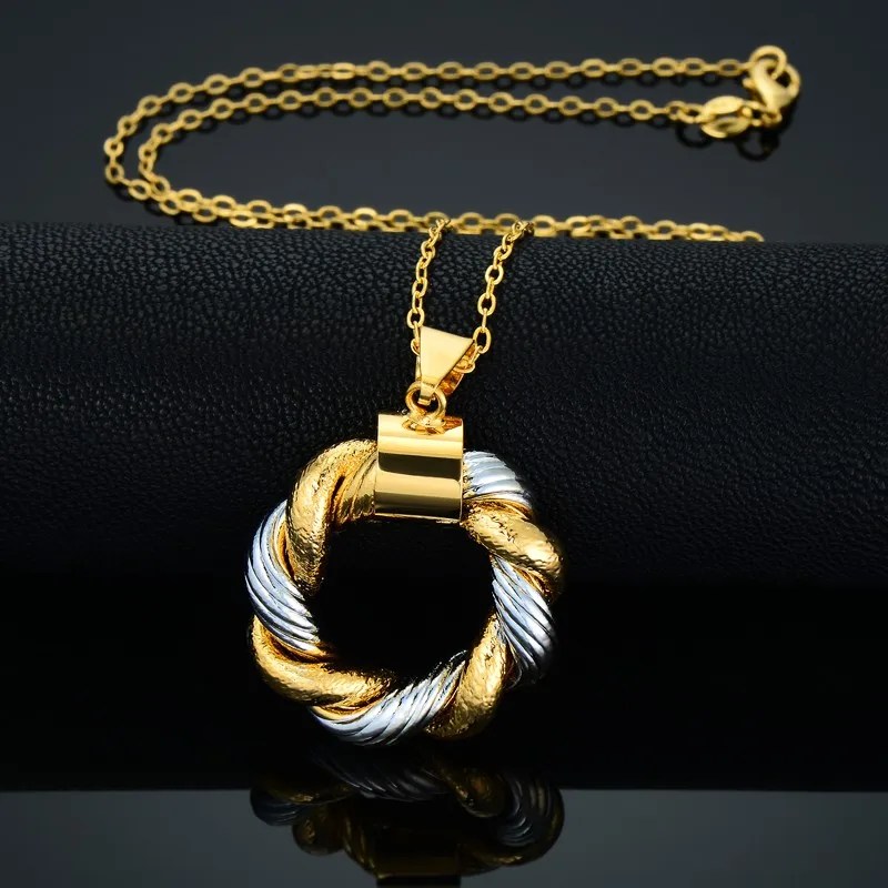 2019 New Arrival Women Pendant Necklaces Two Tone Gold Short Clavicle Twisted Chain Pendant Simple Round Necklace
2019 New Arrival Women Pendant Necklaces Two Tone Gold Short Clavicle Twisted Chain Pendant Simple Round Necklace