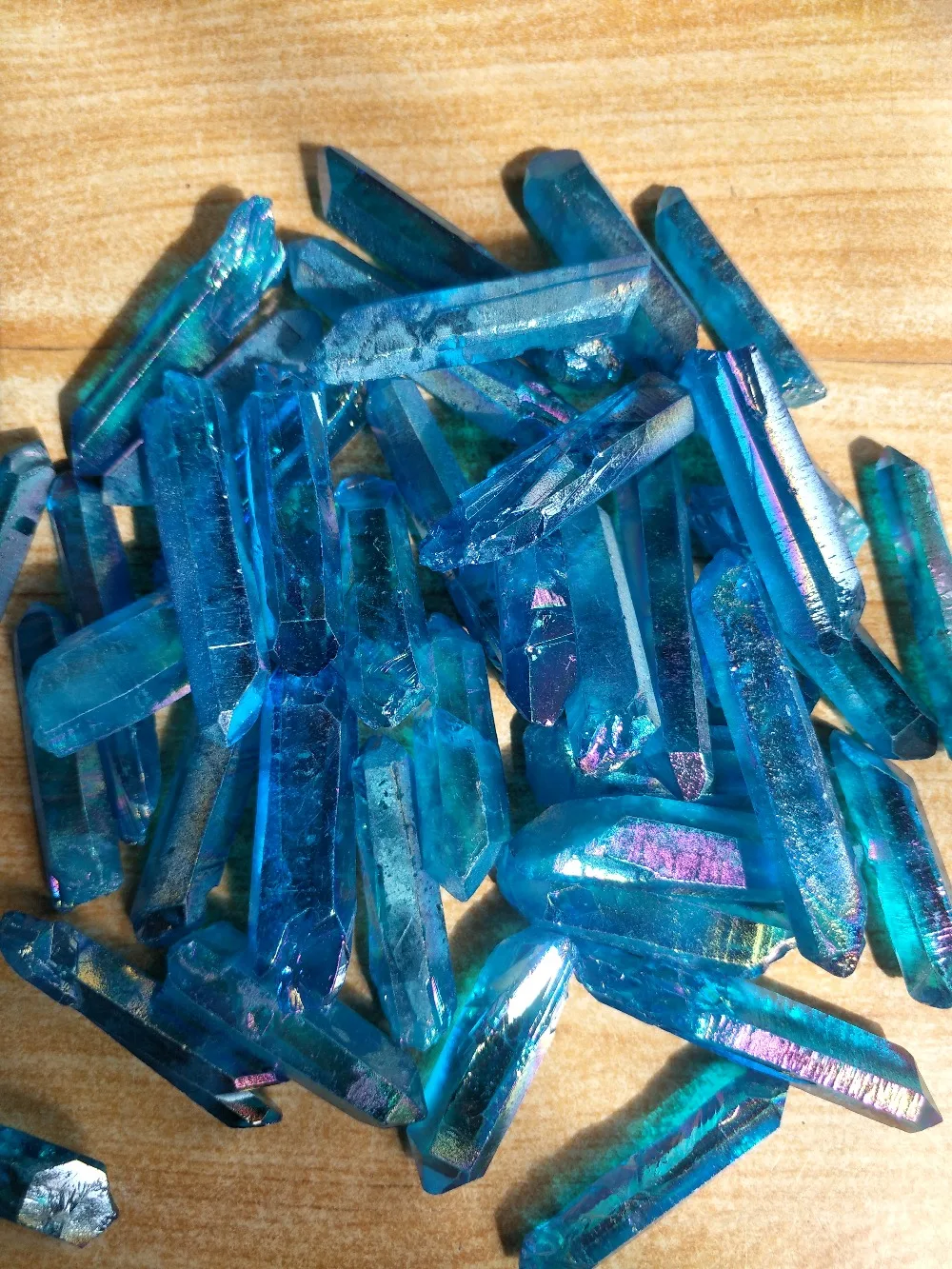 100g Natural unpolished wathet blue aura quartz crystal point titanium coating crystal for home decoration
100g Natural unpolished wathet blue aura quartz crystal point titanium coating crystal for home decoration