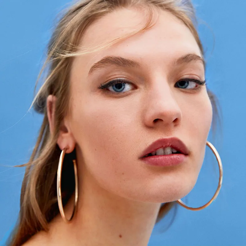 JUJIA Women's Trendy Top Seller Brand Designer cimple big round hoop Earrings Factory Wholesale hoop earring for women
JUJIA Women's Trendy Top Seller Brand Designer cimple big round hoop Earrings Factory Wholesale hoop earring for women