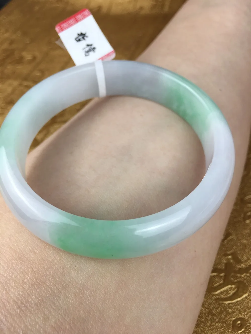 Send A certificate natural Jadeite bracelet Light green light purple 54-61mm female bracelet Jewelry gift
Send A certificate natural Jadeite bracelet Light green light purple 54-61mm female bracelet Jewelry gift