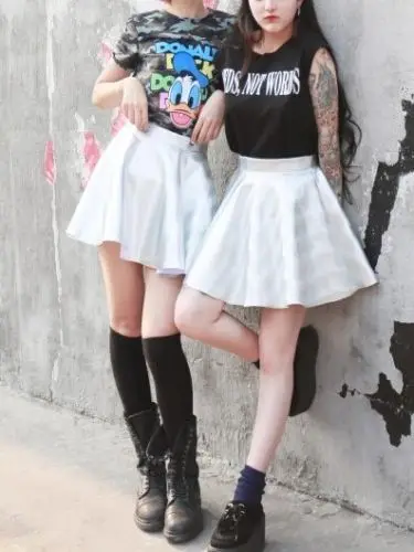 Women's Shiny Metallic Silver Skater Pleated Mini Skirt Galaxy Hologram Party Punk Rock Style
Women's Shiny Metallic Silver Skater Pleated Mini Skirt Galaxy Hologram Party Punk Rock Style