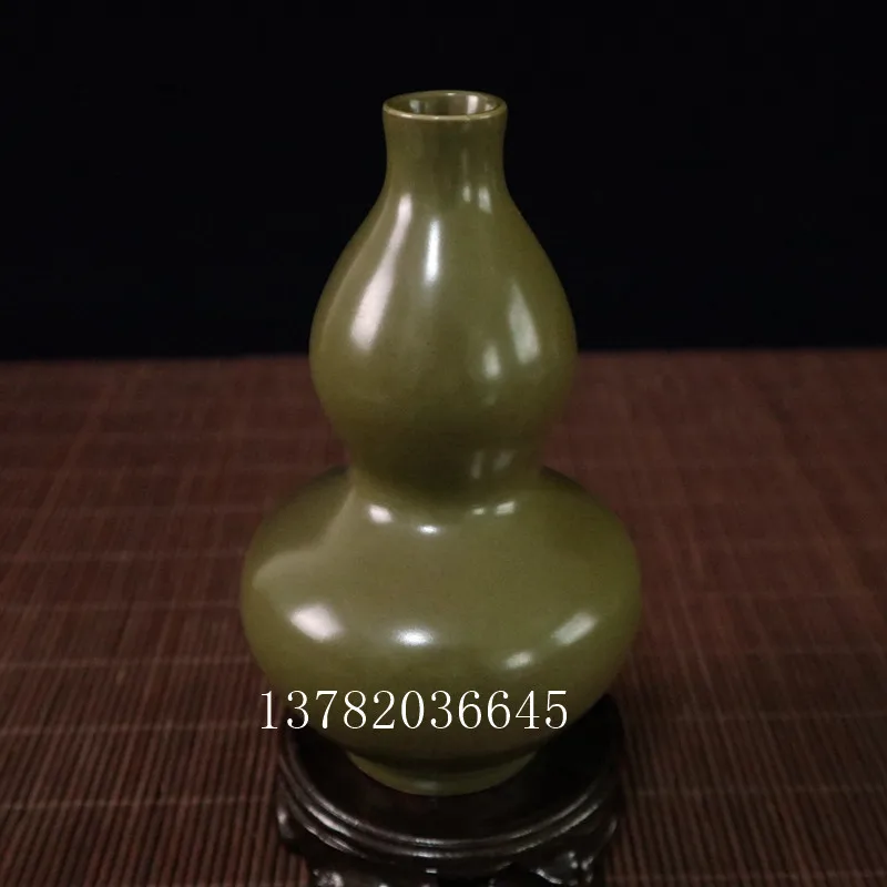 

Chinese old porcelain bowl Monochrome glaze porcelain bottle gourd vase