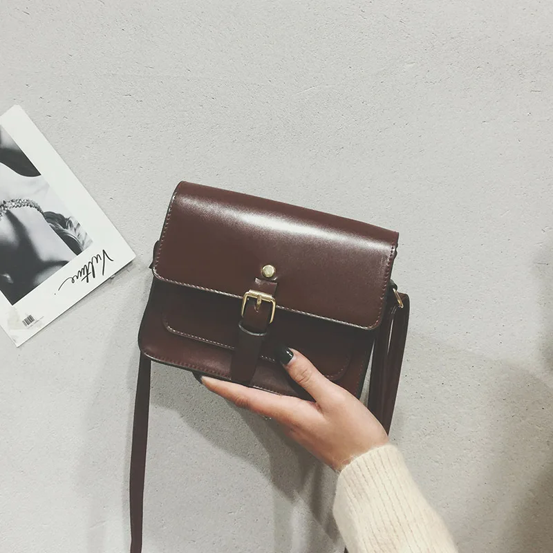 2019 personality retro belt pliers temperament solid color shoulder small square bag casual wild simple Messenger bag
2019 personality retro belt pliers temperament solid color shoulder small square bag casual wild simple Messenger bag