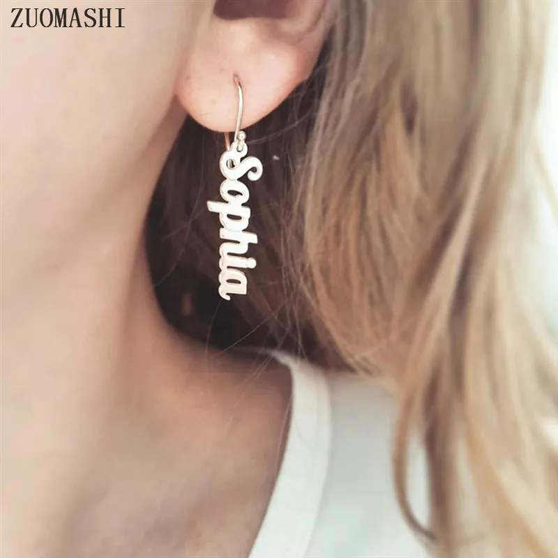 Personalized Vertical Name Earrings Dangle Name Earrings Sideway Custom Name Earrings Stainless Steel Oorbellen Voor Vrouwen
Personalized Vertical Name Earrings Dangle Name Earrings Sideway Custom Name Earrings Stainless Steel Oorbellen Voor Vrouwen