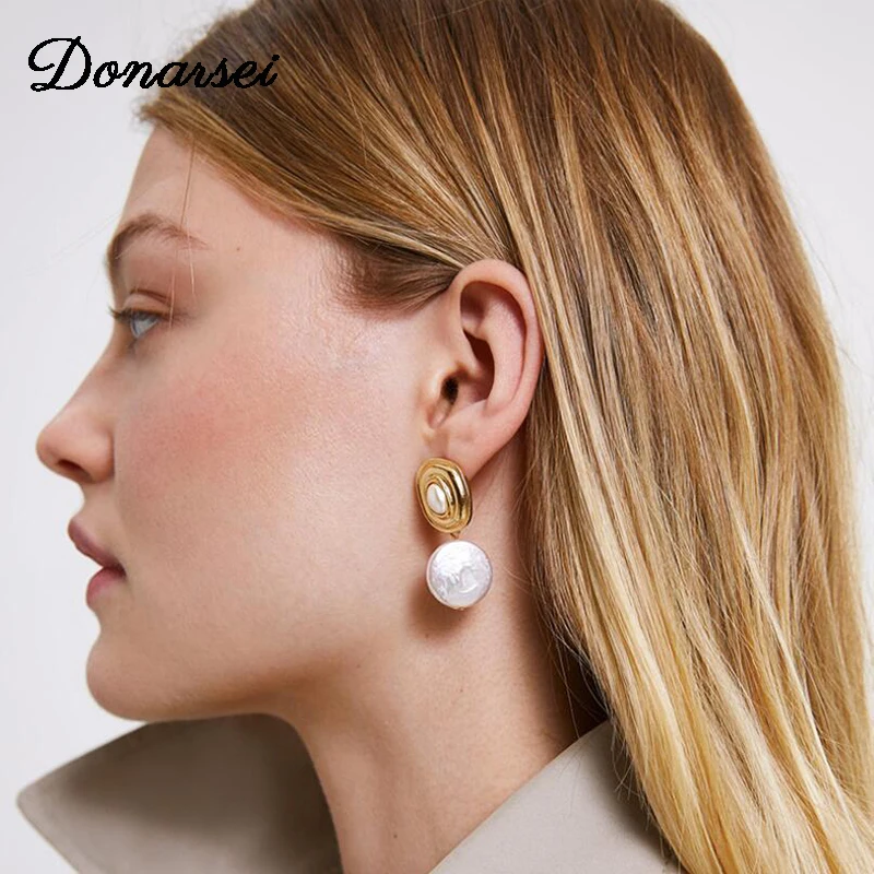 Donarsei 2019 New Fashion Brand Sea Shell Pearl Dangle Earrings For Women Ethnic Gold Metal Piercing Drop Earrings
Donarsei 2019 New Fashion Brand Sea Shell Pearl Dangle Earrings For Women Ethnic Gold Metal Piercing Drop Earrings