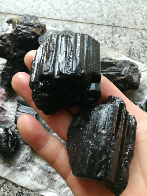 1PCS Best Largaw Black Tourmaline grounding stoe Rne Healing Mineral for Protection/Reiki black tourmaline rough original 
1PCS Best Largaw Black Tourmaline grounding stoe Rne Healing Mineral for Protection/Reiki black tourmaline rough original