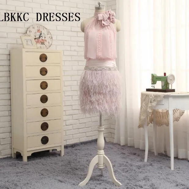 Pink Cocktail Dresses Vestido Festa Curto Knee Length Chiffon With Feather Fashion Party Gown
Pink Cocktail Dresses Vestido Festa Curto Knee Length Chiffon With Feather Fashion Party Gown