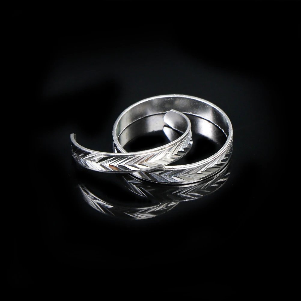 1PC Close Up Magic Chinese Ring Funny Through Finger Ring Close-Up Magic Trick Props Classic Toys Christmas
1PC Close Up Magic Chinese Ring Funny Through Finger Ring Close-Up Magic Trick Props Classic Toys Christmas