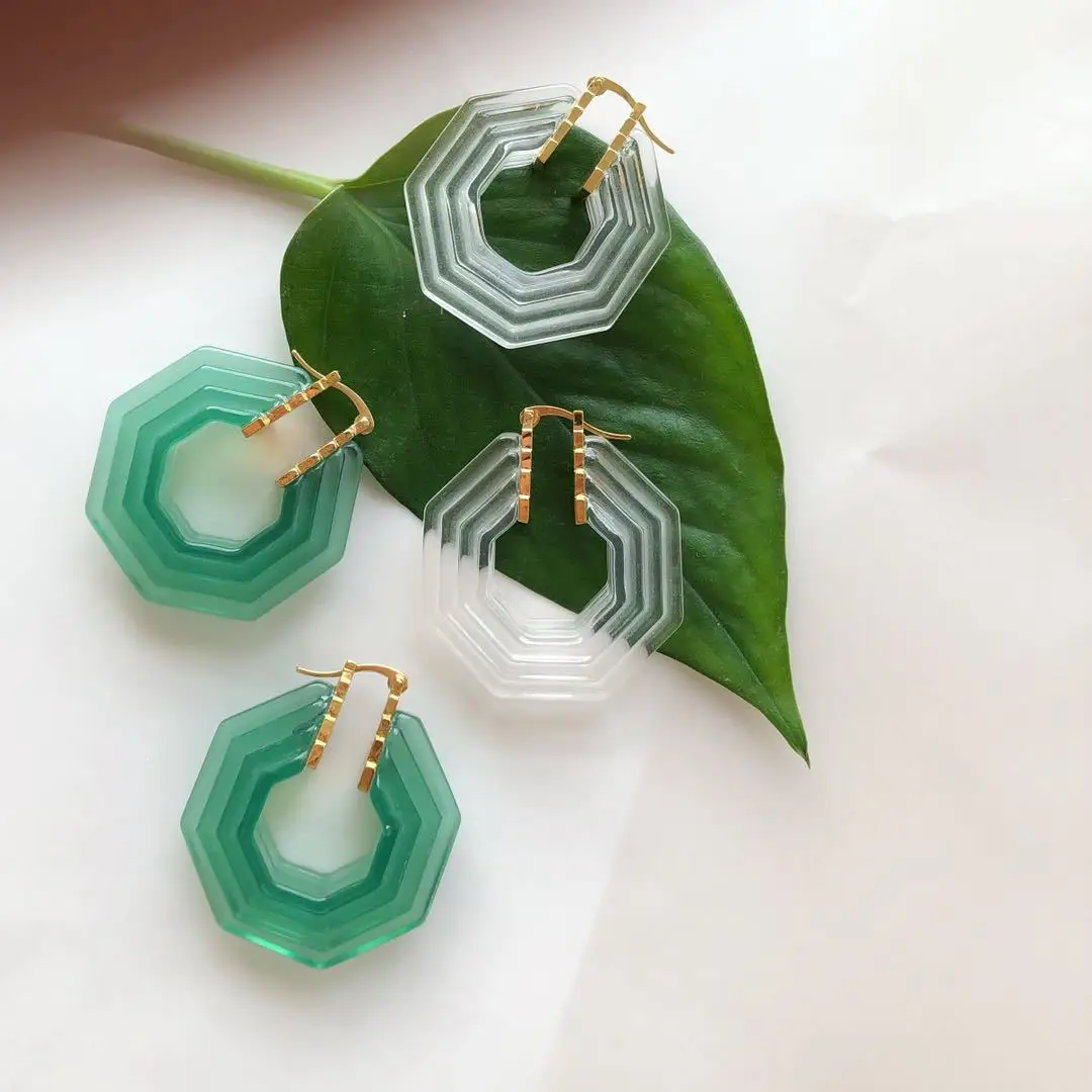 New minimalist European and American fashion trendsetter metal resin polygonal earrings women's
New minimalist European and American fashion trendsetter metal resin polygonal earrings women's