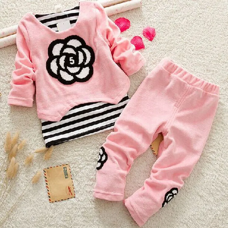 2017 spring new velvet bow cute 2PCS cloth suit children's cloth suit baby fashion clothing suit T-shirt + pants high quality
2017 spring new velvet bow cute 2PCS cloth suit children's cloth suit baby fashion clothing suit T-shirt + pants high quality