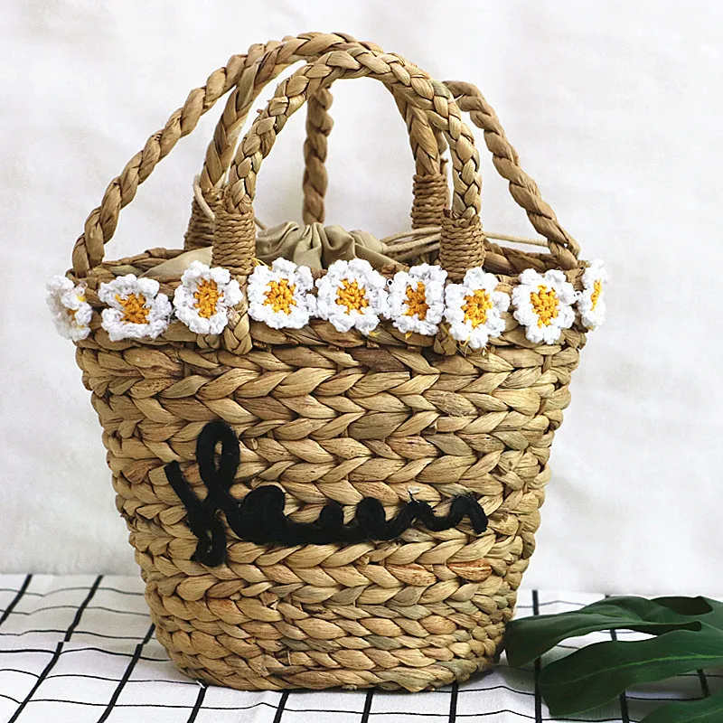 New Ladies Shoulder Bag Fashion Flower Embroidery Straw Bags For Women Summer Vintage Rattan Handmade Woven Messenger Bag
New Ladies Shoulder Bag Fashion Flower Embroidery Straw Bags For Women Summer Vintage Rattan Handmade Woven Messenger Bag