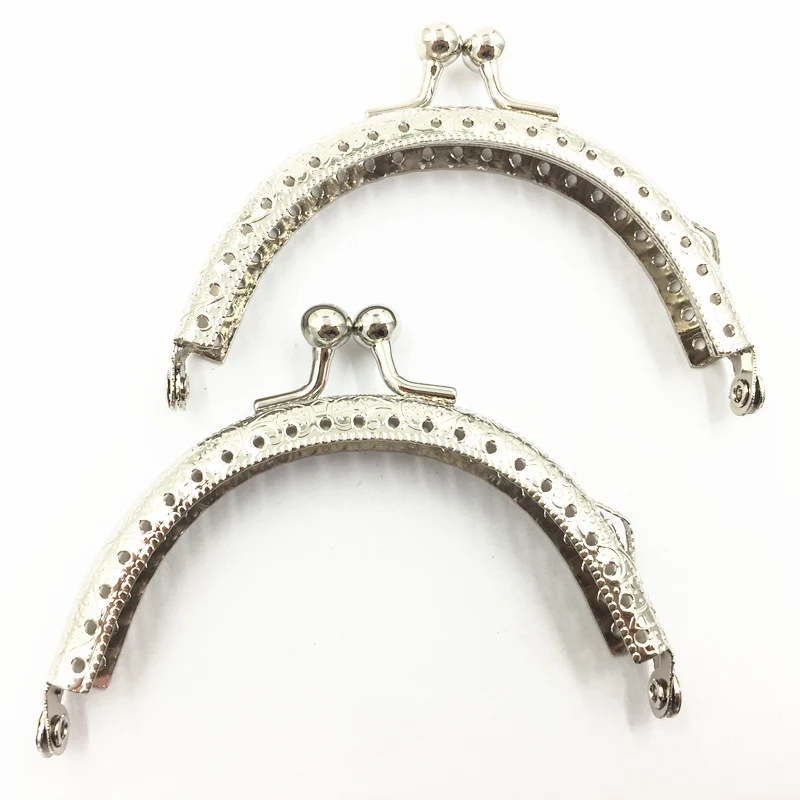 Kiss Clasp Clutch Lock Coins Purse Wallet Handbag Handle DIY Accessories Silver Tone Embossing Arch Metal Frame 8.5cm 1PC
Kiss Clasp Clutch Lock Coins Purse Wallet Handbag Handle DIY Accessories Silver Tone Embossing Arch Metal Frame 8.5cm 1PC