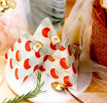 50Pcs Creative Polka Dots Easy-folding Chocolate Box Wedding Favors Candy Boxes Bomboniera Party Supplies Gift Box Giveaways Box
50Pcs Creative Polka Dots Easy-folding Chocolate Box Wedding Favors Candy Boxes Bomboniera Party Supplies Gift Box Giveaways Box