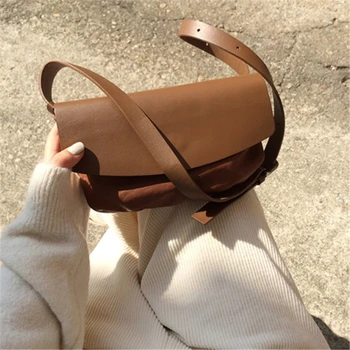 Bag female 2020 new Korean version of the wild small bag simple temperament small square bag retro girl bag
Bag female 2020 new Korean version of the wild small bag simple temperament small square bag retro girl bag