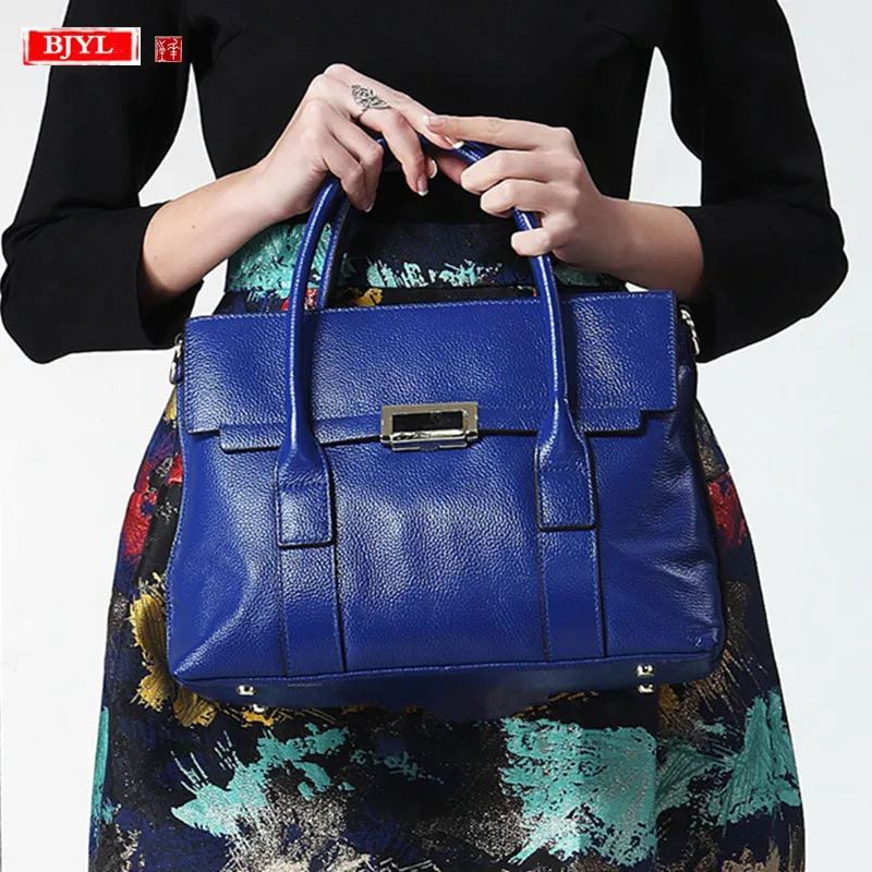New Genuine leather Women handbags big bag ladies handbags first layer leather shoulder Messenger bag 14 inch laptop briefcases
New Genuine leather Women handbags big bag ladies handbags first layer leather shoulder Messenger bag 14 inch laptop briefcases