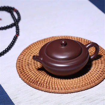 Famous master handmade purple clay teapot Authentic Yixing zisha tea pot Tieguanyin Black tea maker Chinese Kongfu tea set
Famous master handmade purple clay teapot Authentic Yixing zisha tea pot Tieguanyin Black tea maker Chinese Kongfu tea set