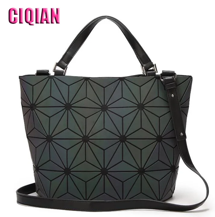 HOT Luminous Bag Casual Tote Shoulder Bag for Female Geometry Handbag Large Capacity laser folding totes Hologram Free Shipping
HOT Luminous Bag Casual Tote Shoulder Bag for Female Geometry Handbag Large Capacity laser folding totes Hologram Free Shipping