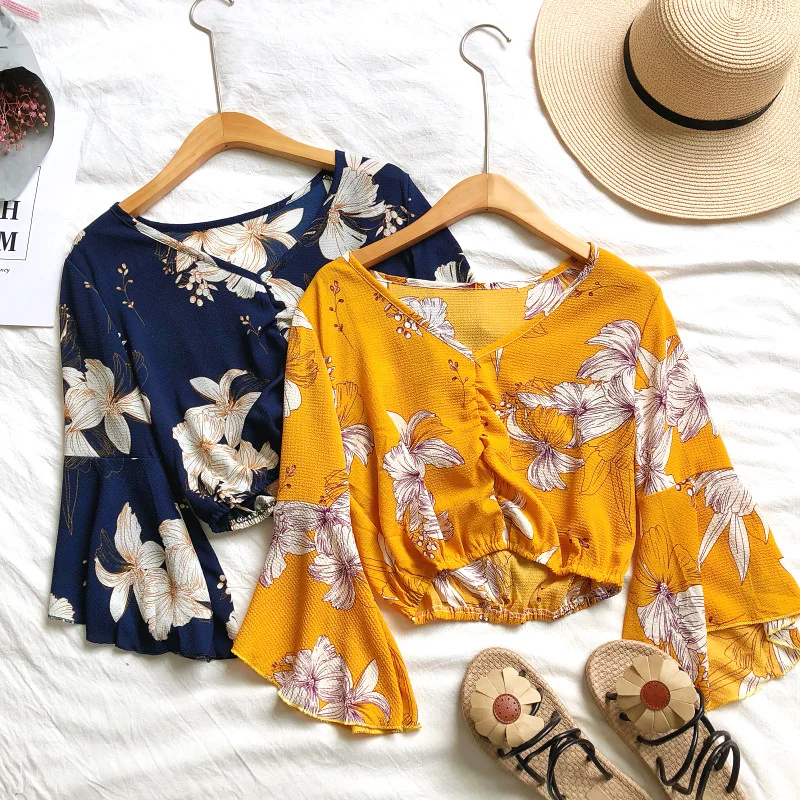 2019 Spring and Summer Korean New Flower Print V-collar Loose Flare Sleeve Chiffon Shirt Short Crop Tops Blouse G088
2019 Spring and Summer Korean New Flower Print V-collar Loose Flare Sleeve Chiffon Shirt Short Crop Tops Blouse G088