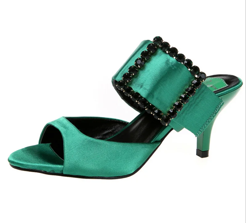 Hot sale 2016 Summer style Fashion Rhinestone satin silk high heels Sandals Sexy Sweet Ladies party Pumps Tenis feminino
Hot sale 2016 Summer style Fashion Rhinestone satin silk high heels Sandals Sexy Sweet Ladies party Pumps Tenis feminino