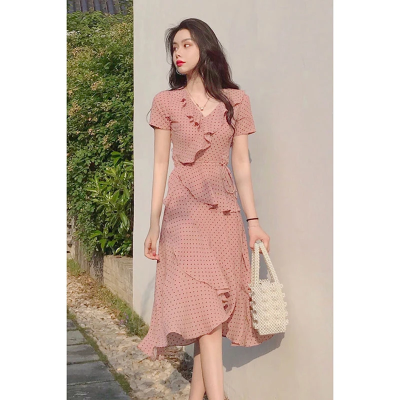 Large size solid color dot V-neck dress 2019 new women's summer tether waist cascading ruffled irregular hem slim dress m24
Large size solid color dot V-neck dress 2019 new women's summer tether waist cascading ruffled irregular hem slim dress m24