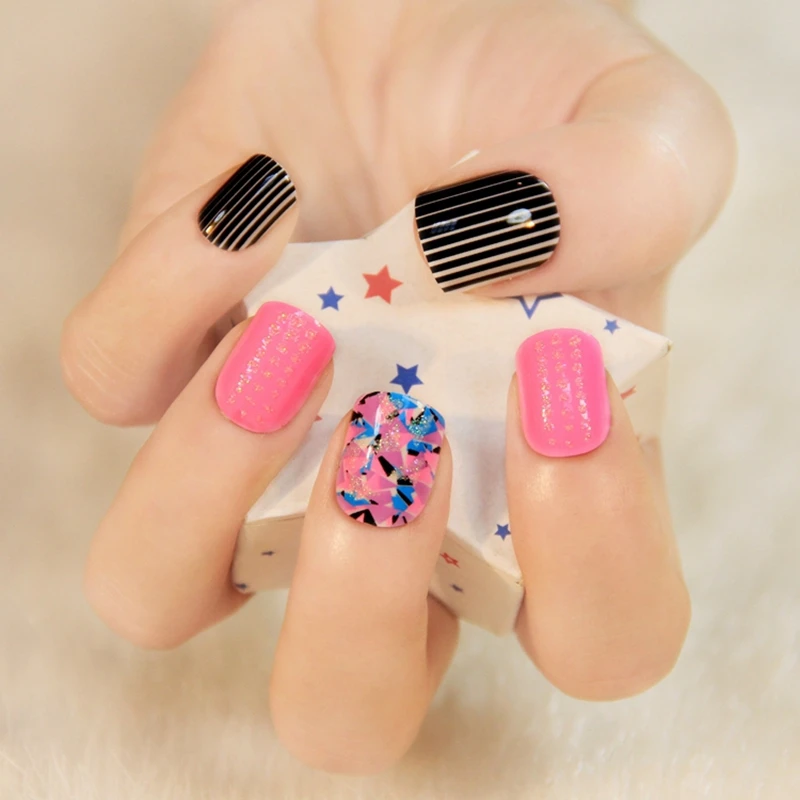 24pcs/set Shiny Acrylic False Nails Stripes Glitter Triangle Decorations Nail Art Tips Pink Black Short Makeup Accessories Z441
24pcs/set Shiny Acrylic False Nails Stripes Glitter Triangle Decorations Nail Art Tips Pink Black Short Makeup Accessories Z441