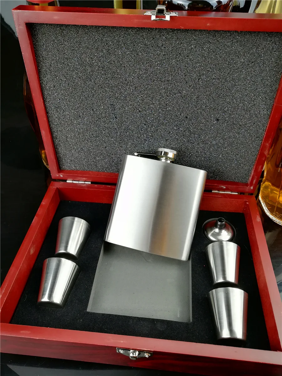 Description Picture 4 of item50set wooden stainless steel hip flask 6oz with 4 cups set  logo Free engraved