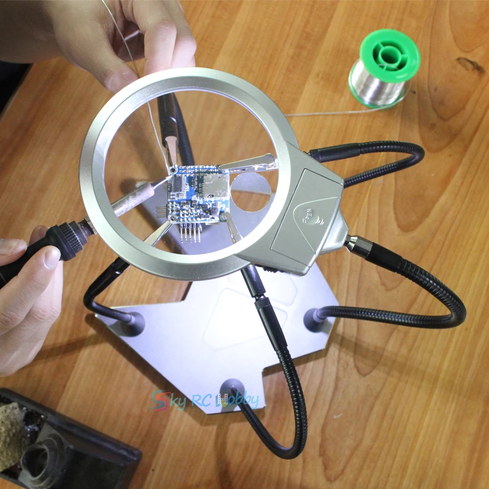 Soldering Helping Third Hands Tool Stand Magnifier 5X Magnifying Glass LED Light 4 Alligator Clips 360 Degree Adjustable
Soldering Helping Third Hands Tool Stand Magnifier 5X Magnifying Glass LED Light 4 Alligator Clips 360 Degree Adjustable