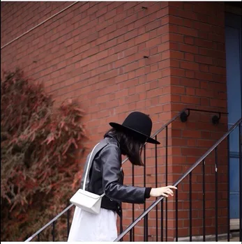 Korean Mini Triangle Small Bag 2019 Spring New Niche Design Geometric Single Shoulder Bag Simple Hundred with Oblique Satchel
Korean Mini Triangle Small Bag 2019 Spring New Niche Design Geometric Single Shoulder Bag Simple Hundred with Oblique Satchel