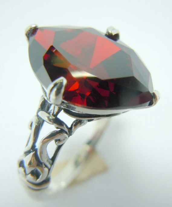 The new 2014 horse eye shape Pomegranate zircon 15.5 CT noble restoring ancient ways ring
The new 2014 horse eye shape Pomegranate zircon 15.5 CT noble restoring ancient ways ring