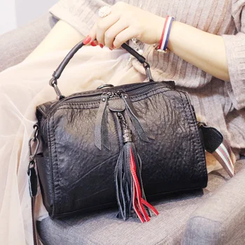 Portable handbags texture shoulder bag new 2020 summer casual slung fashion soft leather wild small bag
Portable handbags texture shoulder bag new 2020 summer casual slung fashion soft leather wild small bag