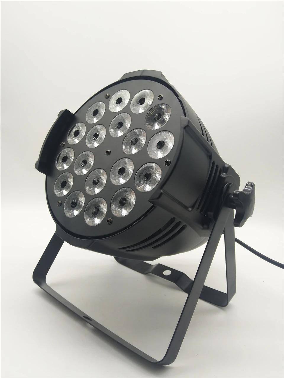 18x12w RGBW 4in1 led Par Light DMX512 Control Disco Ballroom KTV Bar Wedding DJ Stage Light Cast Aluminum Material Anti-fall
18x12w RGBW 4in1 led Par Light DMX512 Control Disco Ballroom KTV Bar Wedding DJ Stage Light Cast Aluminum Material Anti-fall