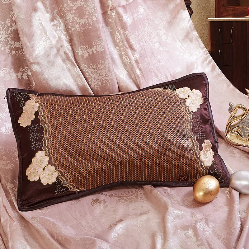 Bai Shirui European tea stalk pillow embroidered pillow pillow summer ice rattan one generation
Bai Shirui European tea stalk pillow embroidered pillow pillow summer ice rattan one generation