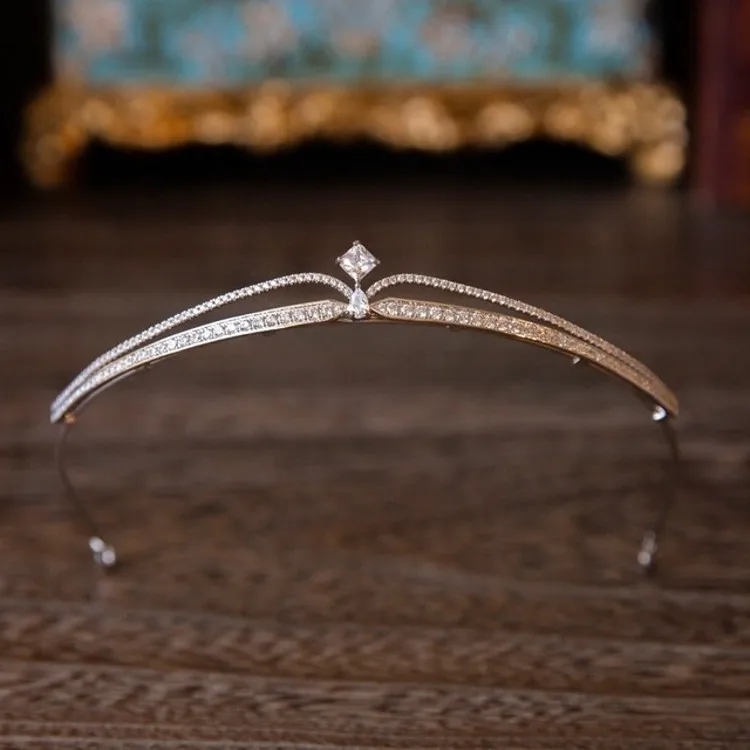 High Quality Sparkling Zircon Bridal Tiaras Crystal Rhinestone Geometric Pageant Crown Brides Hairbands Evening Hair Accessories
High Quality Sparkling Zircon Bridal Tiaras Crystal Rhinestone Geometric Pageant Crown Brides Hairbands Evening Hair Accessories