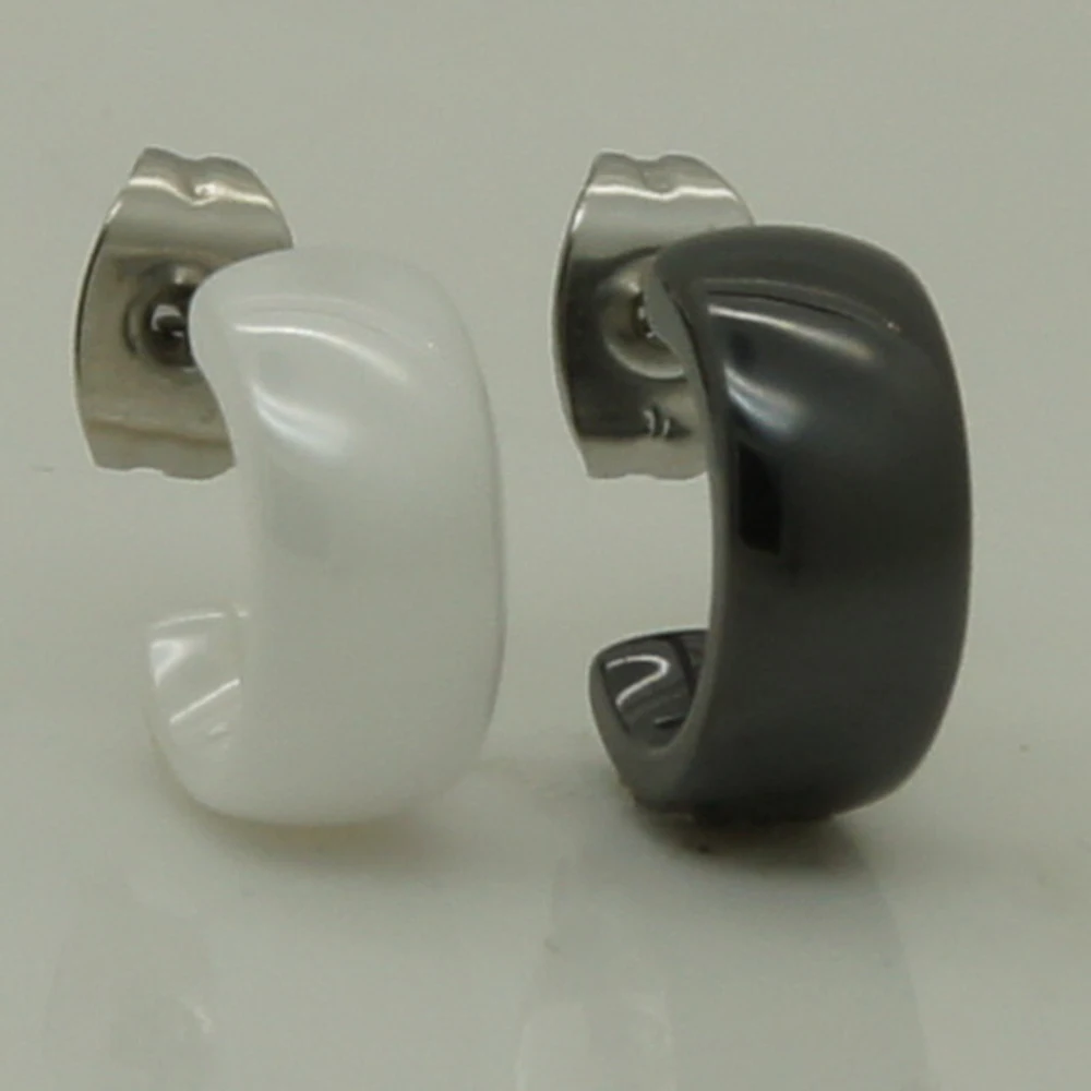 unisex men/women classic and simple design white/black ceramic earring stud 1pc
unisex men/women classic and simple design white/black ceramic earring stud 1pc