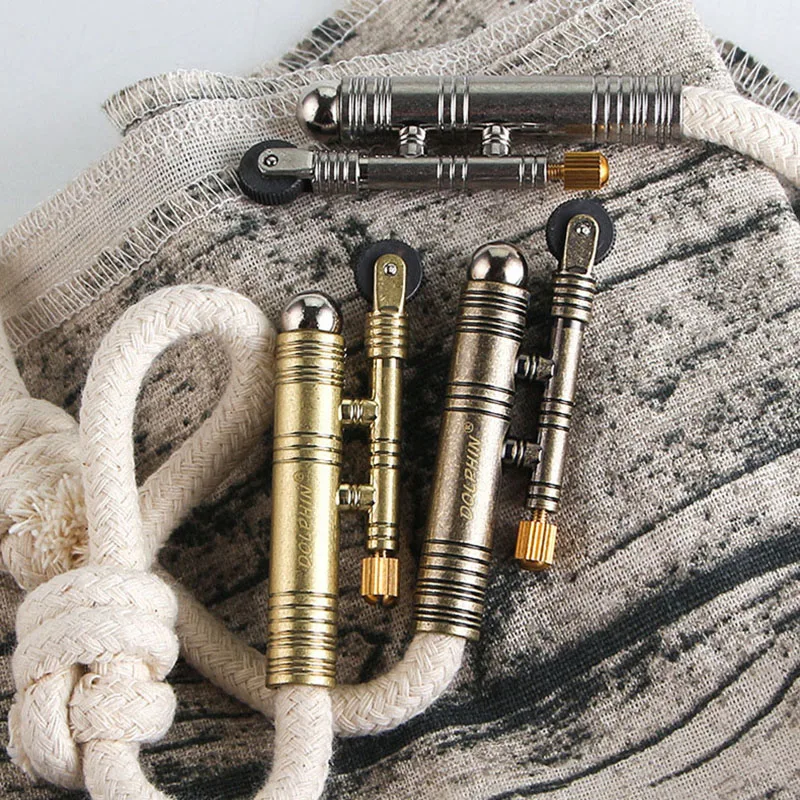 Metal windproof kerosene lighter outdoor camping source retro old-fashioned tinder grinding wheel lighter
Metal windproof kerosene lighter outdoor camping source retro old-fashioned tinder grinding wheel lighter