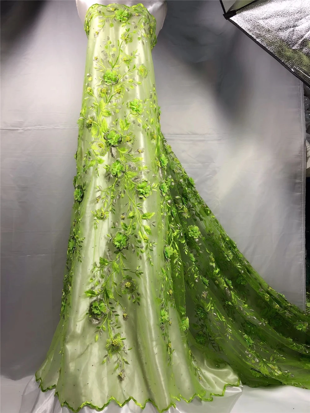 New Design Dribbling Embroidered Nigerian Tulle French Lace Material Fashion African French Lace Fabric With Rhinestones
New Design Dribbling Embroidered Nigerian Tulle French Lace Material Fashion African French Lace Fabric With Rhinestones