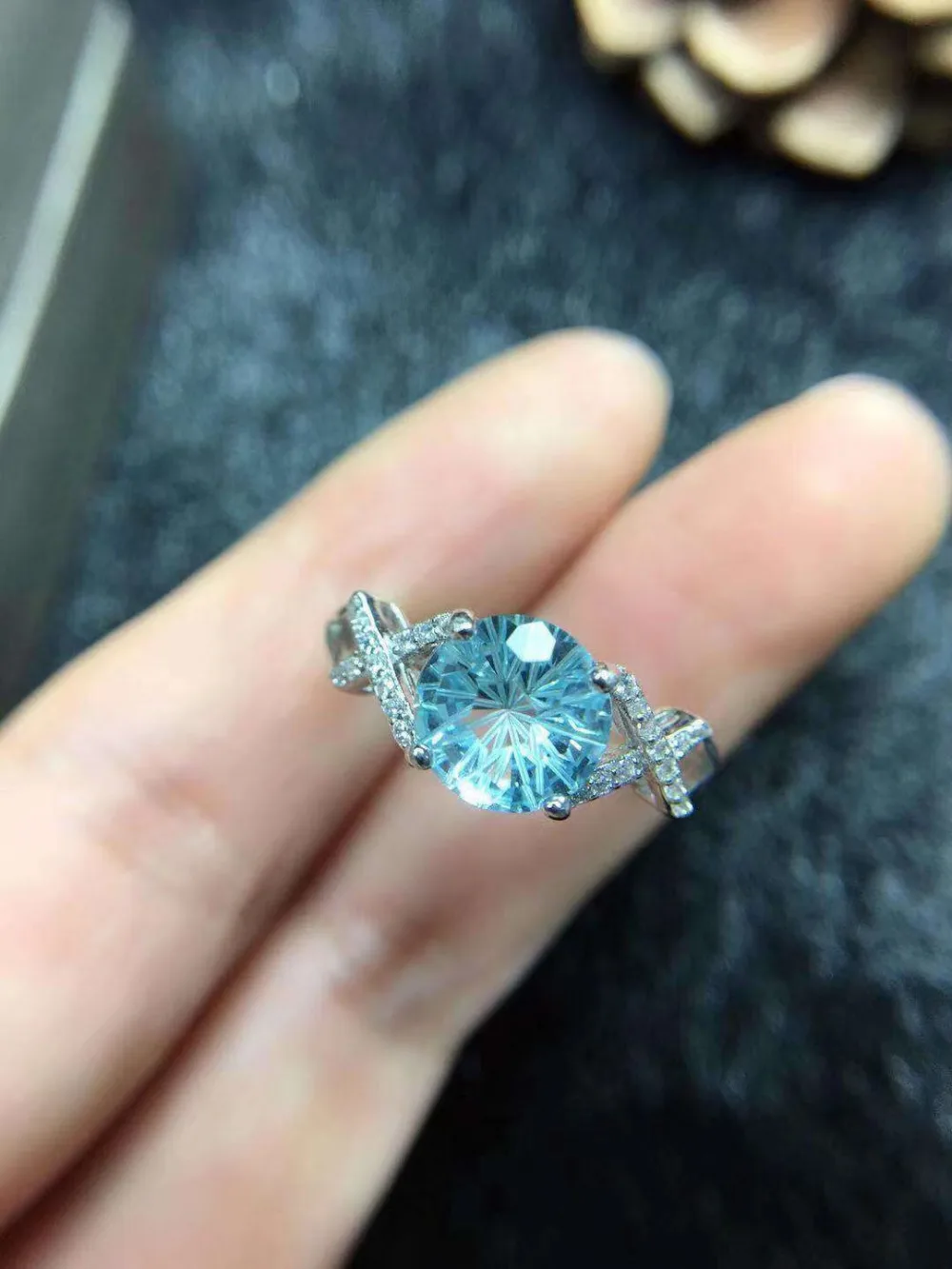 Fashion cute Crotch Natural Fireworks Blue topaz gem Ring S925 Silver Natural Gemstone Ring Women's party gift fine Jewelry
Fashion cute Crotch Natural Fireworks Blue topaz gem Ring S925 Silver Natural Gemstone Ring Women's party gift fine Jewelry