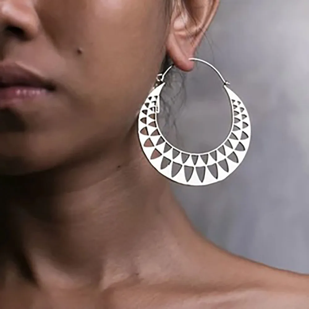 Zerotime #5001 2019 NEW FASHION Women Retro Geometric Semicircle Hollow Earrings Simple C Word Earrings unique hot Free Shipping
Zerotime #5001 2019 NEW FASHION Women Retro Geometric Semicircle Hollow Earrings Simple C Word Earrings unique hot Free Shipping