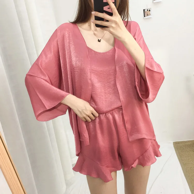 AEOZRING Summer loose shirt nightgown suit female short halter shirt + wooden ear shorts home wear four sets
AEOZRING Summer loose shirt nightgown suit female short halter shirt + wooden ear shorts home wear four sets