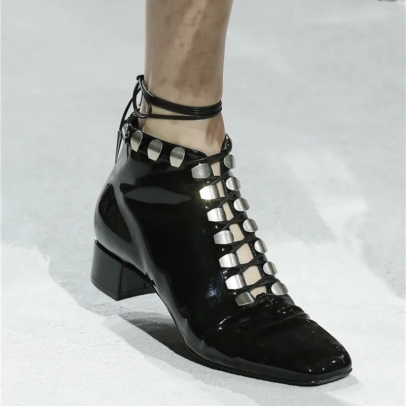 Fashion Punk Style Metal Rivets Decor Women Ankle Boots Chunky Mid Heel Lace Up Bullock Booties Cutout Fall Summer Shoes Woman
Fashion Punk Style Metal Rivets Decor Women Ankle Boots Chunky Mid Heel Lace Up Bullock Booties Cutout Fall Summer Shoes Woman