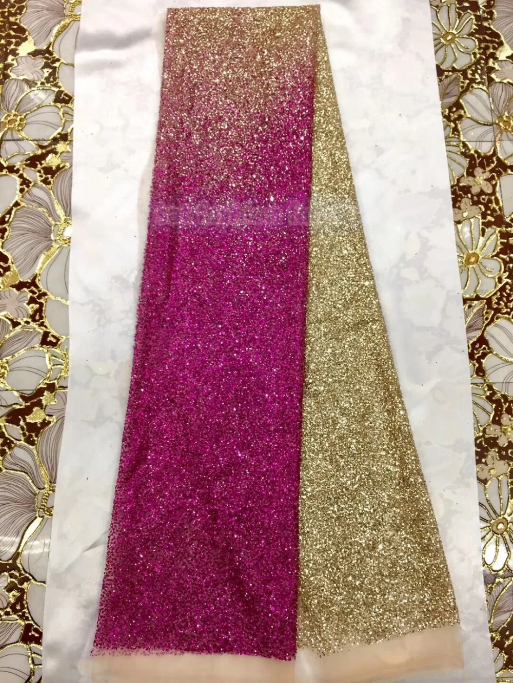 fast shipping 5yards special color sat-42082 with sequins glitter print french mesh tulle lace fabric for party dress
fast shipping 5yards special color sat-42082 with sequins glitter print french mesh tulle lace fabric for party dress