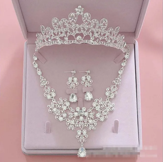 Bridal Accessories Jewelry Three Piece Crown Earring Necklace Jewelry Bling Bling Wedding Accessories Cheap Party Accessory Set
Bridal Accessories Jewelry Three Piece Crown Earring Necklace Jewelry Bling Bling Wedding Accessories Cheap Party Accessory Set