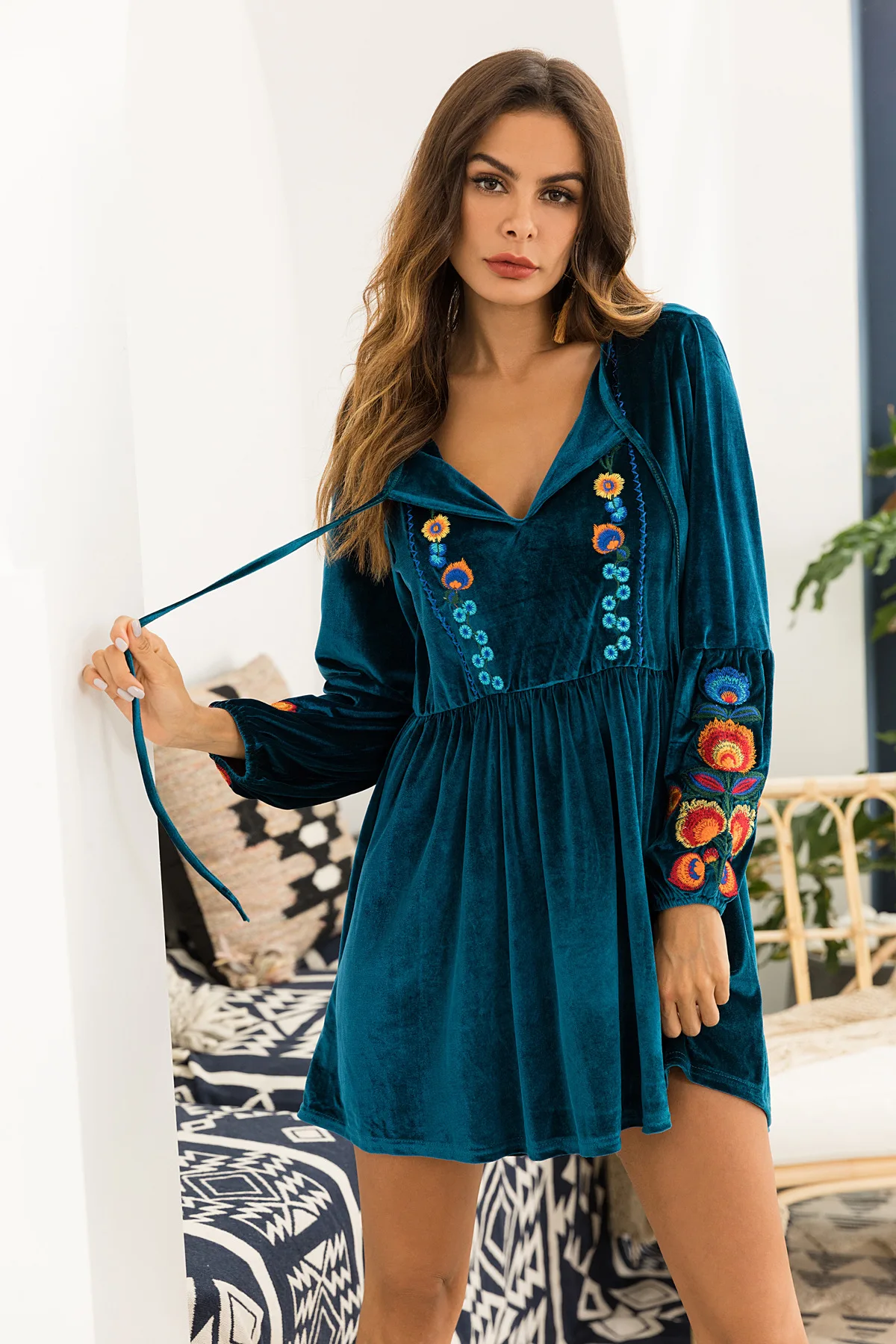 2018 Winter Warm Women Embroidery Velour Long Blouse Bohemian gown Lady Floral Embroider Empire Peplum Tops Green Pink
2018 Winter Warm Women Embroidery Velour Long Blouse Bohemian gown Lady Floral Embroider Empire Peplum Tops Green Pink